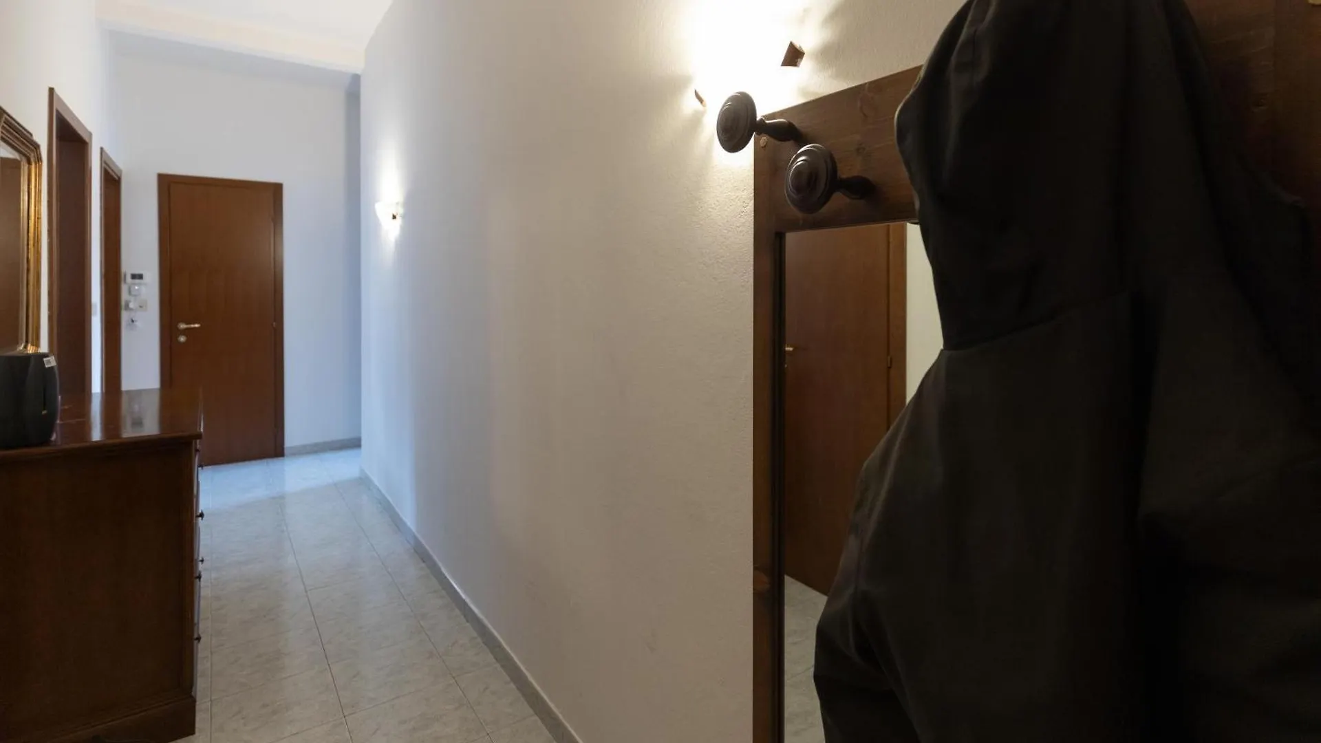 M.G. Home 2 A Un Passo Da Tutto Bologna 0*,  Italy